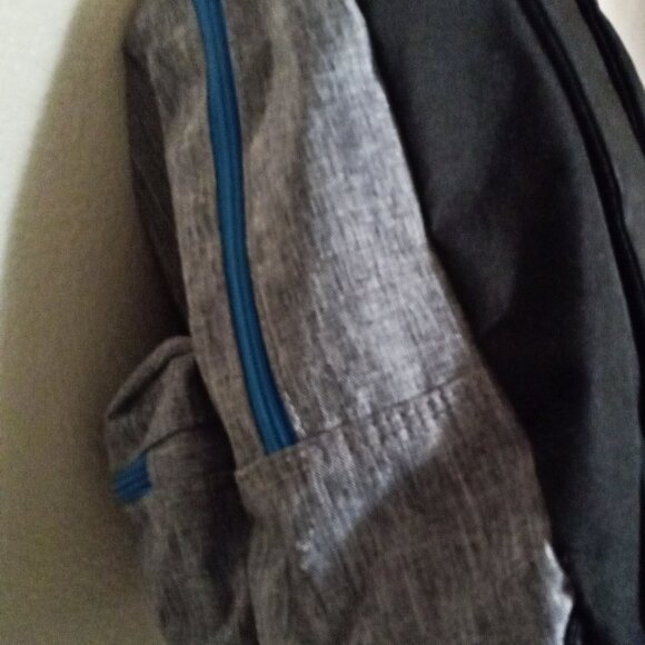 GLOBAL DEGREE UNISEX LEATHER BACKPACK, COMMUTER, SCHOOL BAG - GRAY BLUE TRIM - Picture 5 of 8